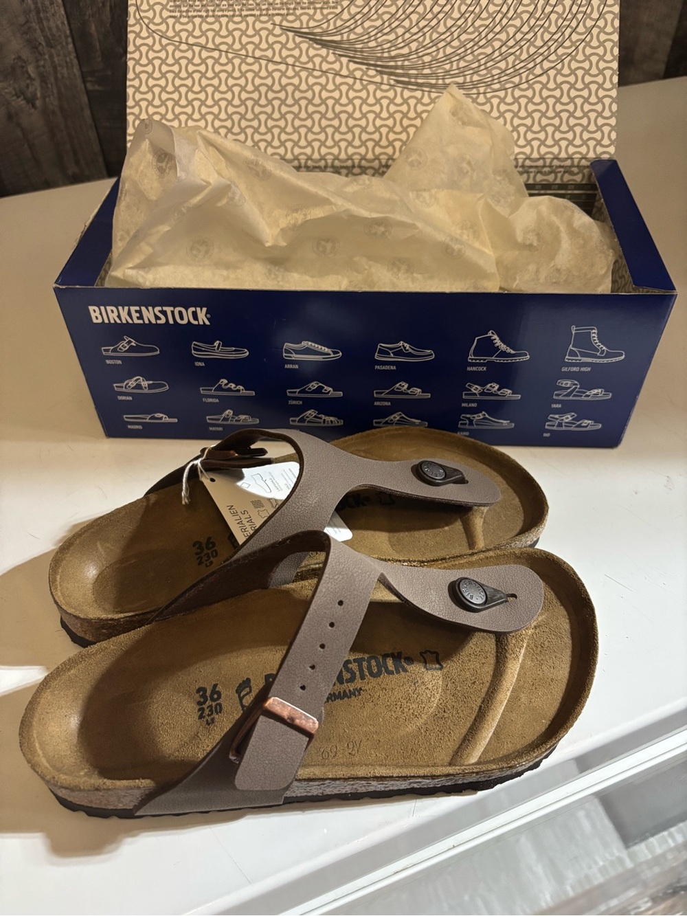 Nwt Birkenstock women’sGizeh Sandal in Brown Taupe